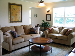 由波礼子/展示場担当